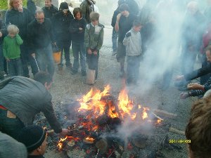 Освящение пасхального огня в бенедиктинском монастыре Св. Павла в Австрии.
